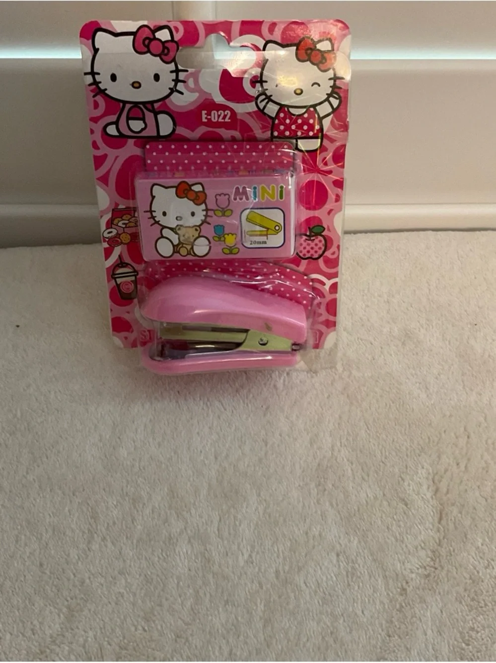 Hello Kitty Pink Mini Stapler with Decorative Card